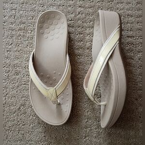 Vionic High Tide Platform Sandals